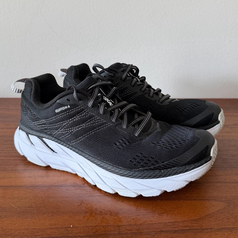 Hoka One One Women's 7.5 Clifton 6 Running Shoes Black White Athletic Sneakers
